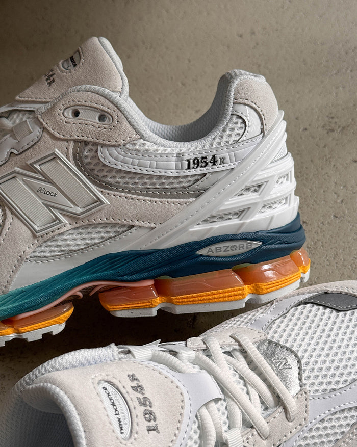 New Balance 1954R onfeet