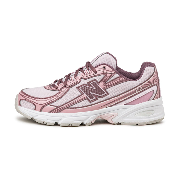 New Balance 740