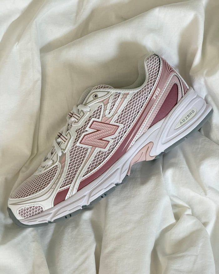 New Balance 740 onfeet