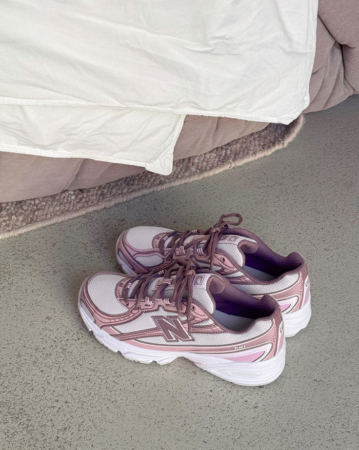 New Balance 740 onfeet