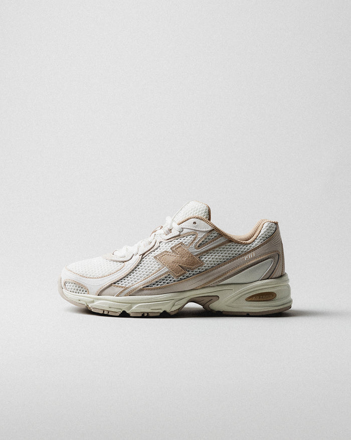 New Balance U740IN2 onfeet