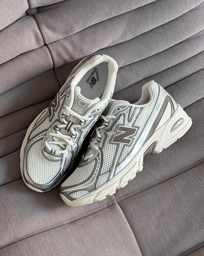 New Balance 740 onfeet