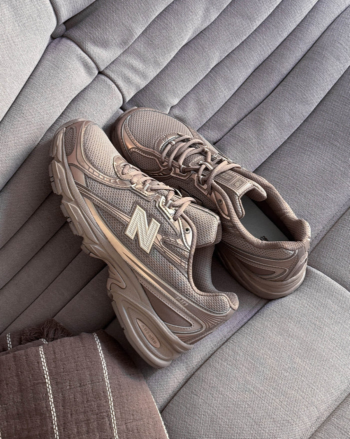 New Balance 740 onfeet