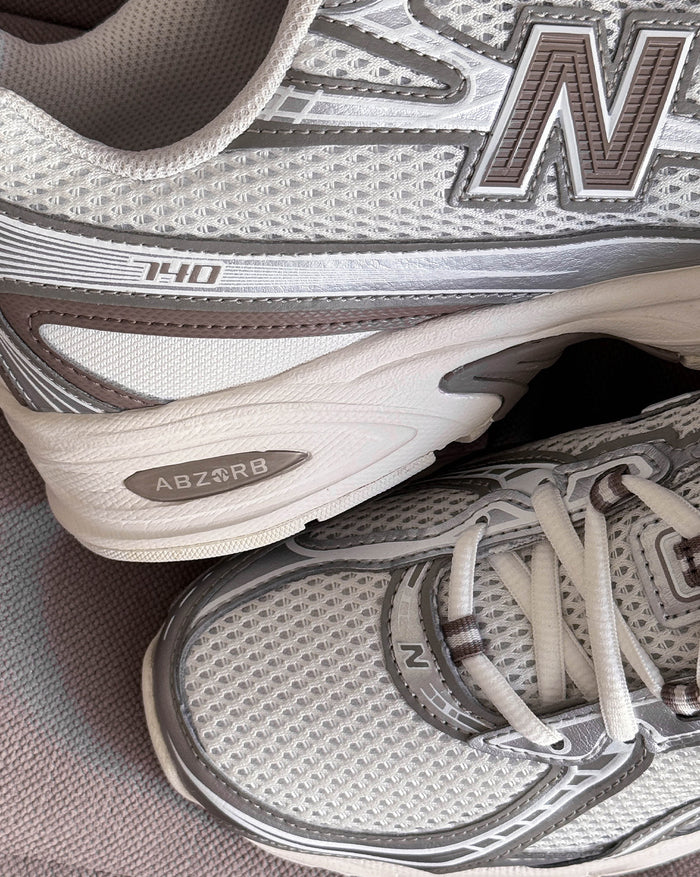 New Balance 740 onfeet