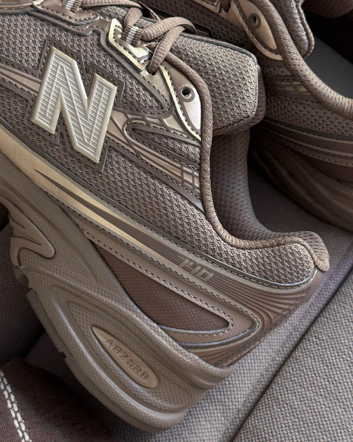 New Balance 740 onfeet