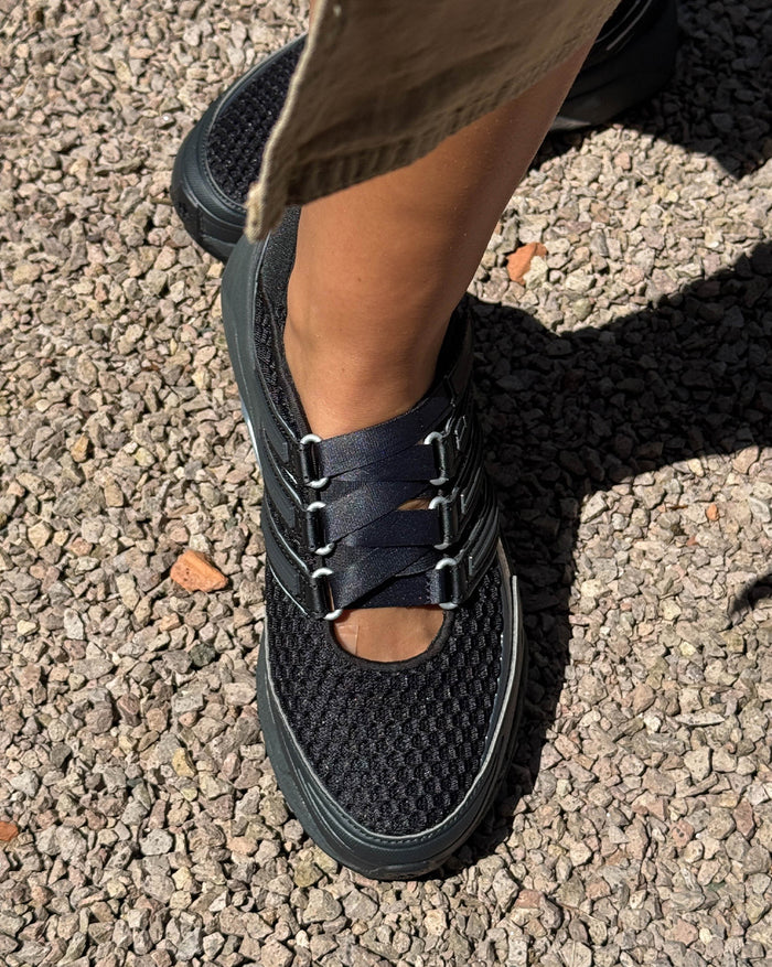 Adidas Adistar Control 5 Mary Jane onfeet