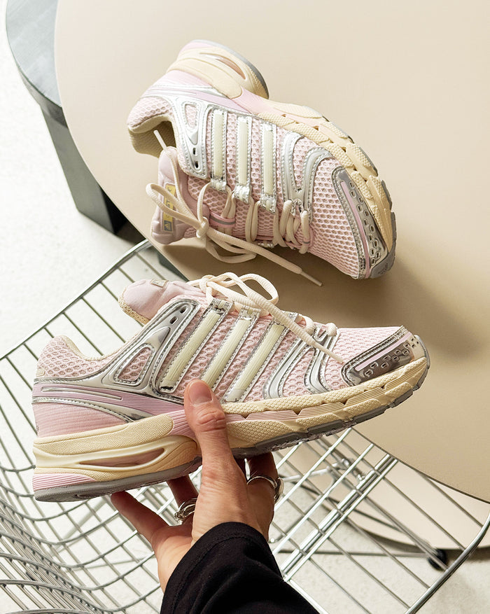 Adidas Adistar Control 5 W onfeet