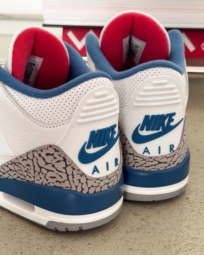 Nike	Air Jordan 3 Retro OG *True Blue* onfeet