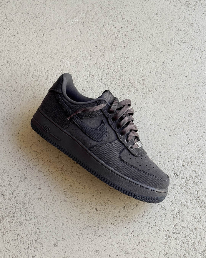 Nike	Air Force 1 '07 LV8 *Denim* onfeet