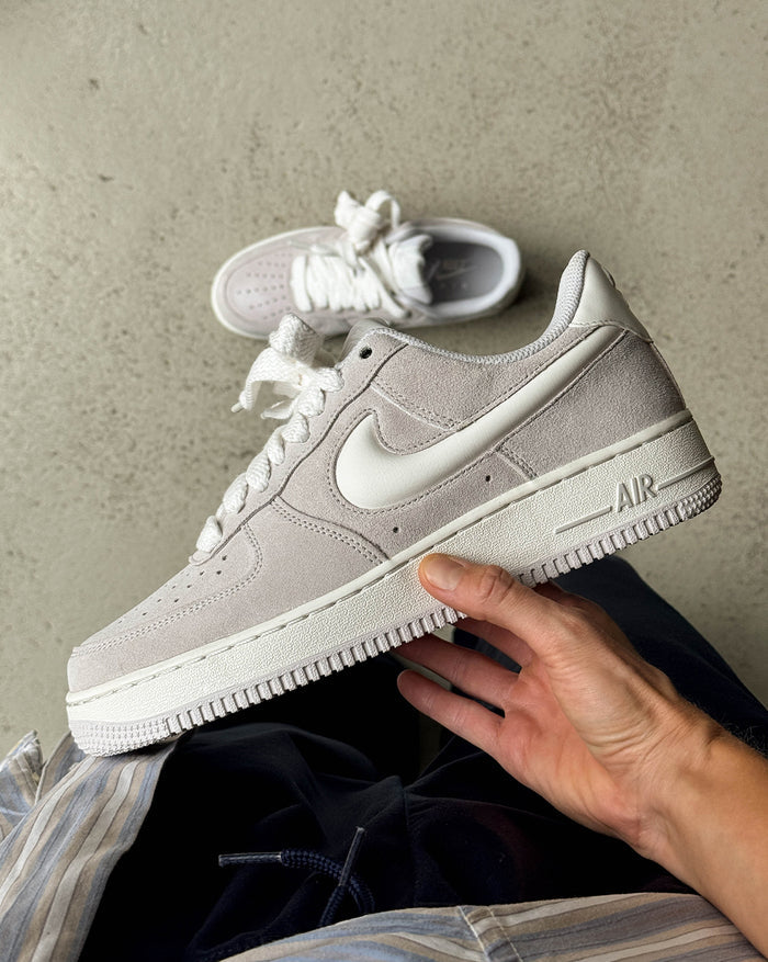 Nike Air Force 1 '07 LV8 onfeet