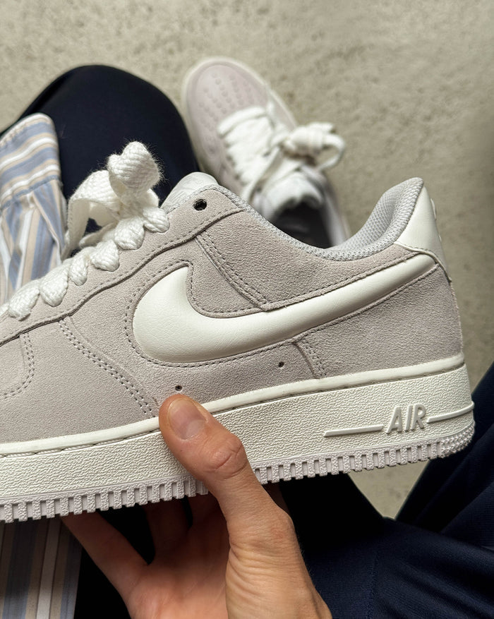 Nike Air Force 1 '07 LV8 onfeet