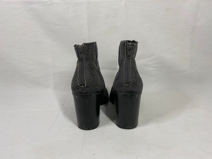 American Eagle Grey Block Heel Ankle Boots Women's Size 9.5