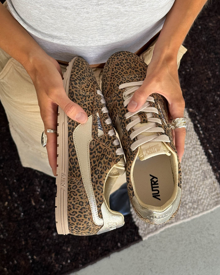Autry Windspin W *Suede / Leopard* onfeet