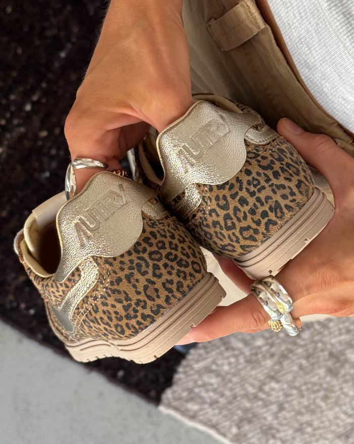 Autry Windspin W *Suede / Leopard* onfeet
