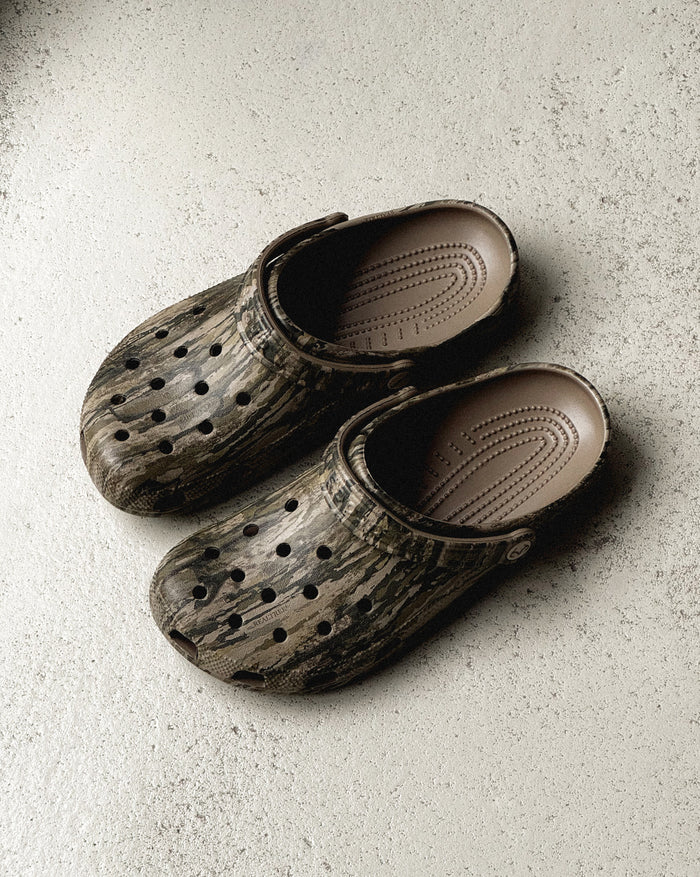 Crocs x Realtree Legacy Classic Clog onfeet