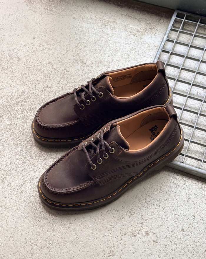 Dr. Martens Lowell onfeet