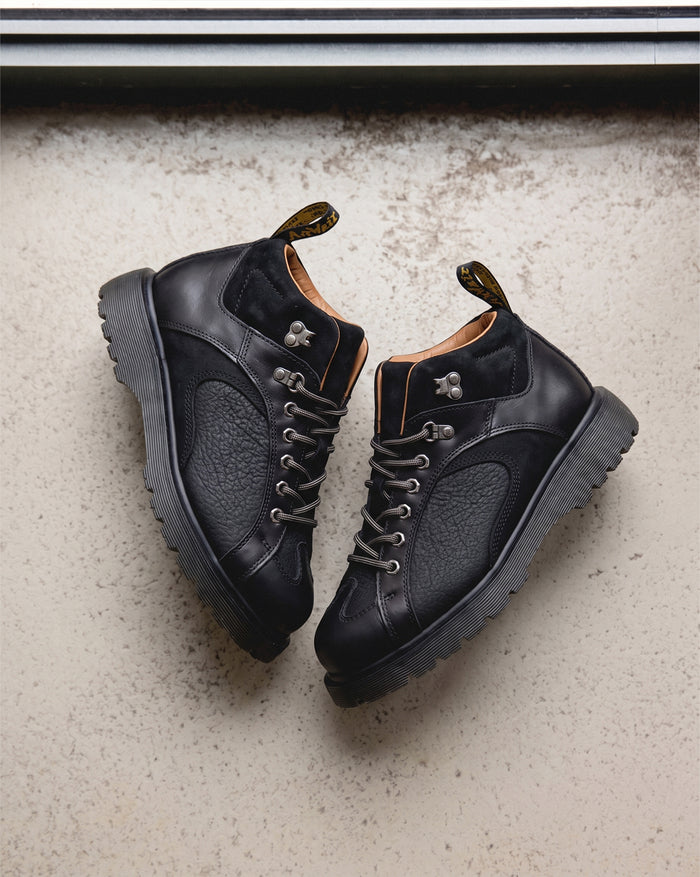 Dr. Martens Wayborne Boot Old Harness onfeet