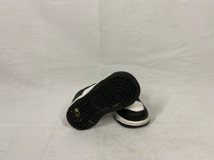 Nike Dunk Low Baby/Toddler Sneakers in Black and White Size 4C