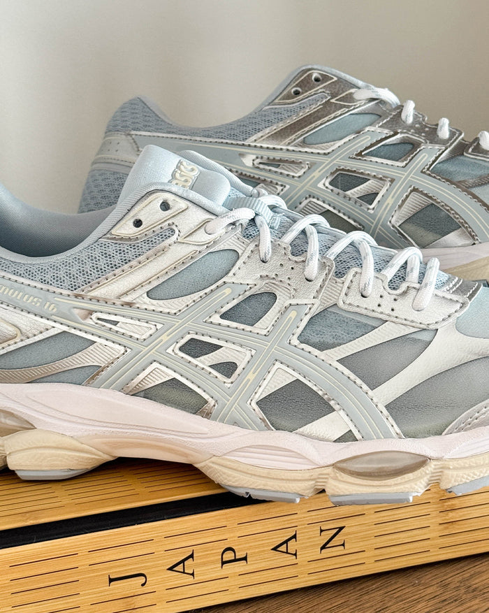 Asics GEL-Cumulus 16 *Translucent* onfeet