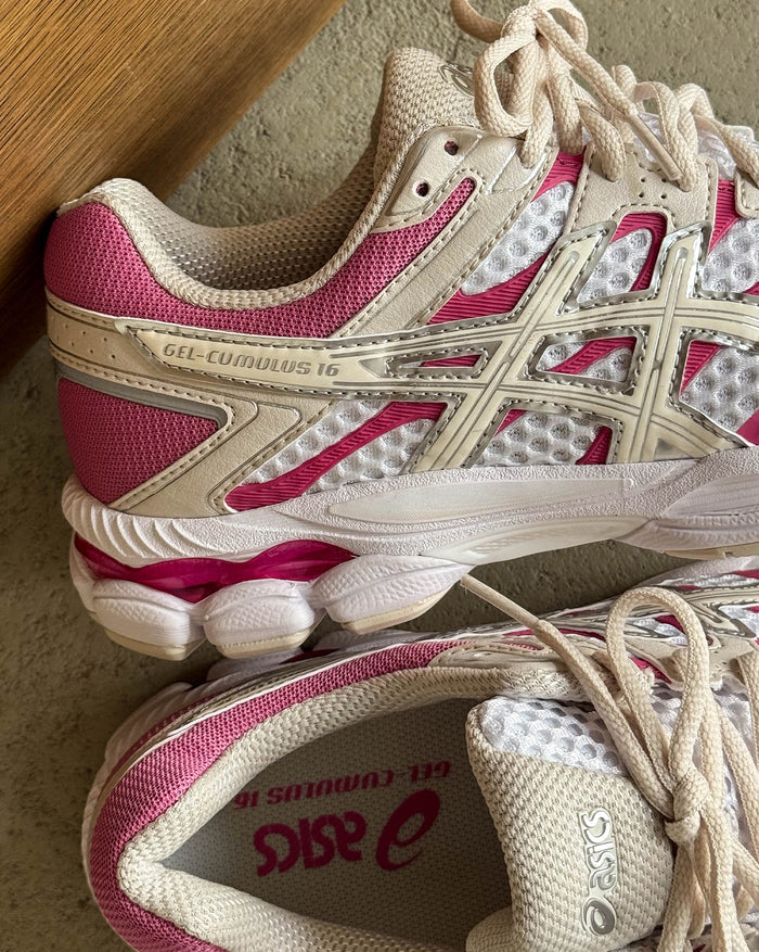 Asics GEL-Cumulus 16 onfeet