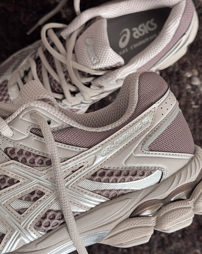 Asics GEL-Cumulus 16 onfeet