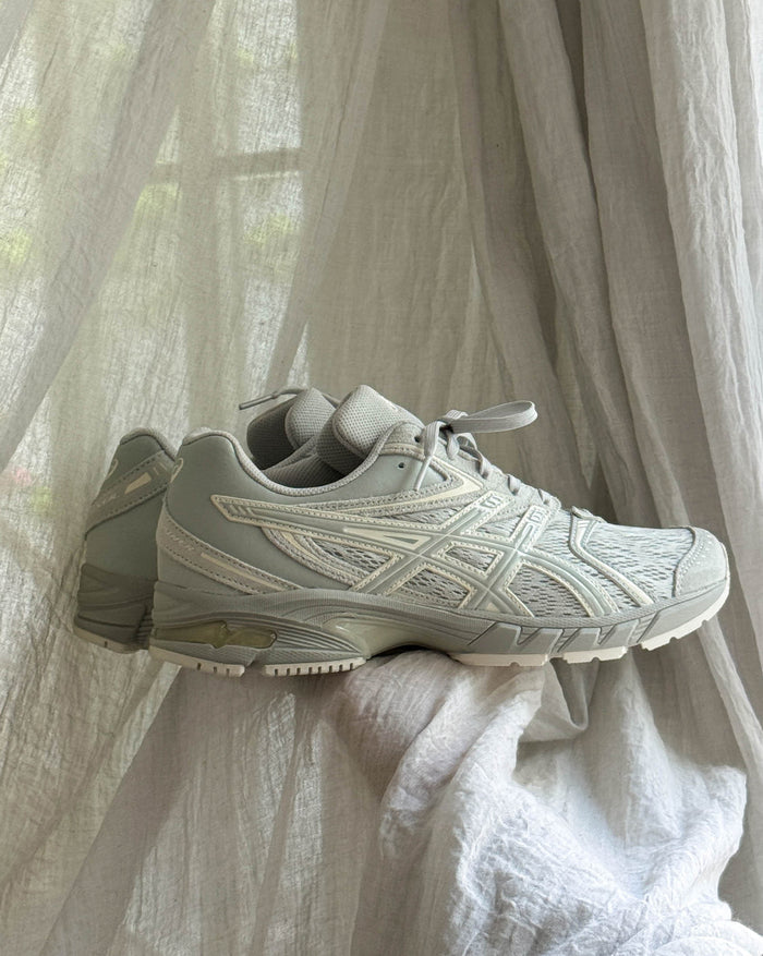 Asics GEL-DS Trainer 14 onfeet
