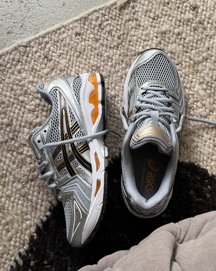 Asics GEL-Kayano 14 onfeet