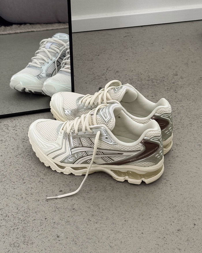 Asics GEL-Kayano 14 onfeet