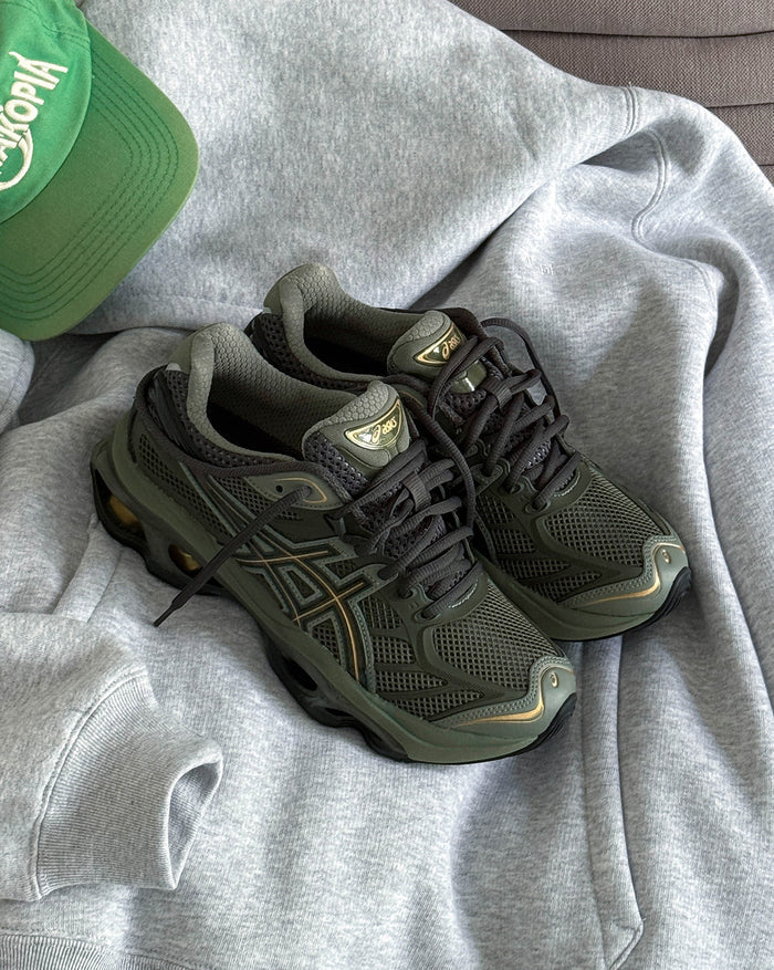 Asics GEL-Kinetic 2.0 onfeet