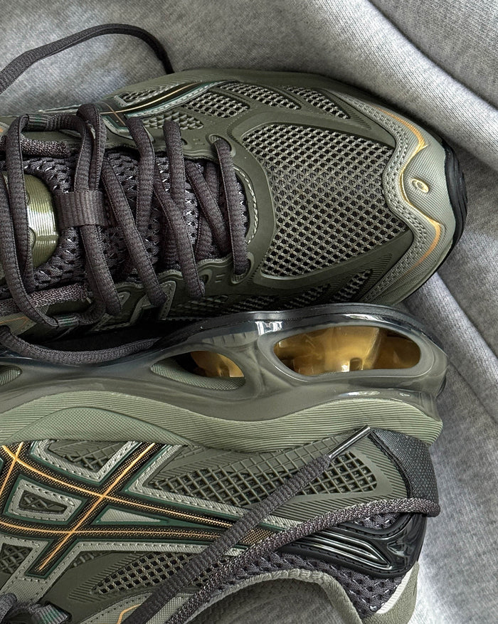 Asics GEL-Kinetic 2.0 onfeet