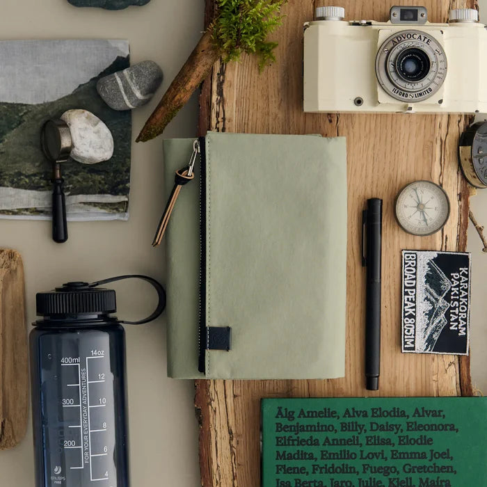 Hobonichi 2026 A6 Planner Cover: Tragen - Oakmoss, detail view of the design.