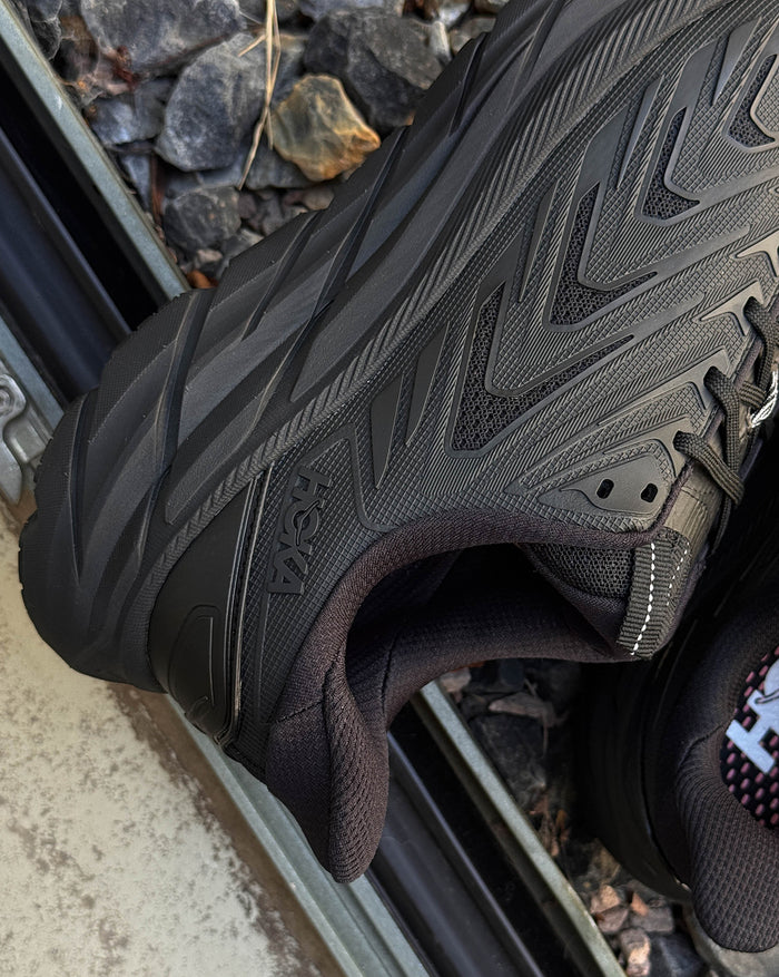 Hoka Clifton 11 UTL onfeet