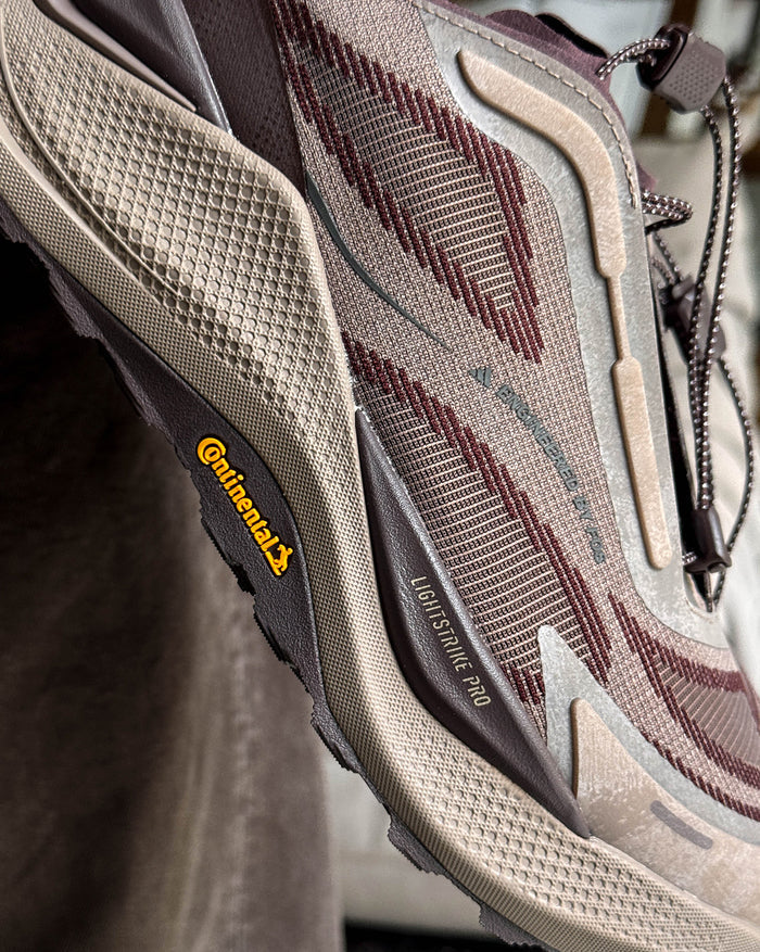 Adidas	Holo Peak onfeet