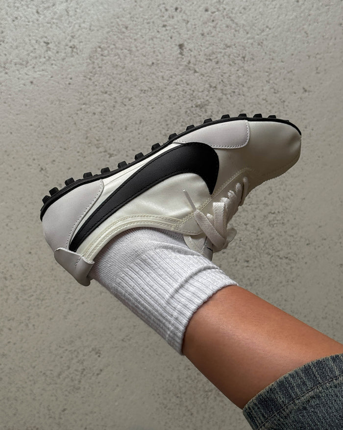 Nike Wmns Moon Shoe OG onfeet