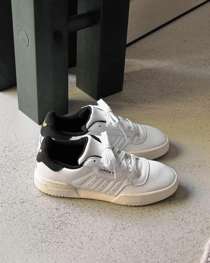 Adidas Powerphase onfeet