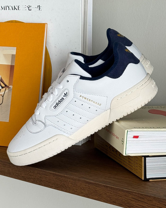 Adidas Powerphase onfeet
