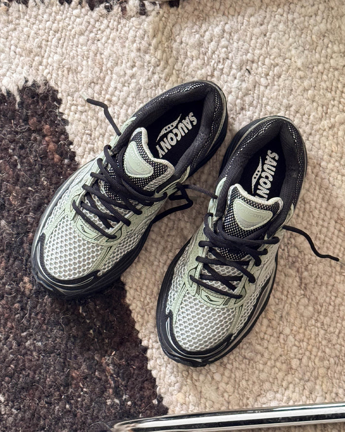 Saucony Pro Grid Omni 9 onfeet
