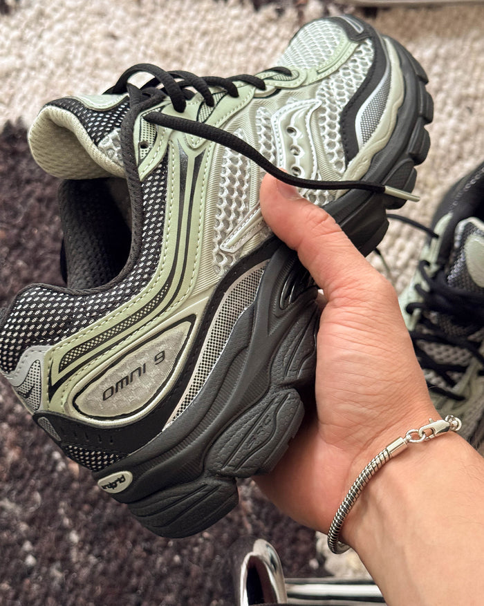 Saucony Pro Grid Omni 9 onfeet