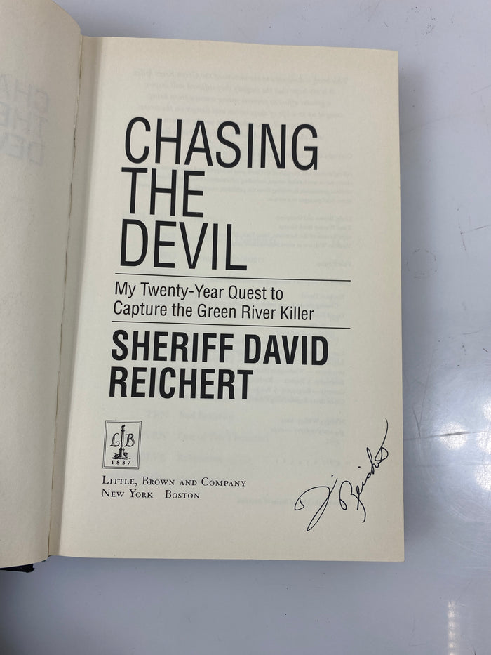 *Signed* Chasing the Devil by Sheriff David Reichert 1st Ed. 2004 HCDJ