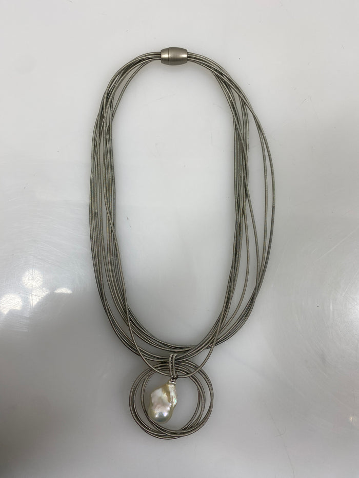 Silver Spring Set Clasp Crystal Necklace