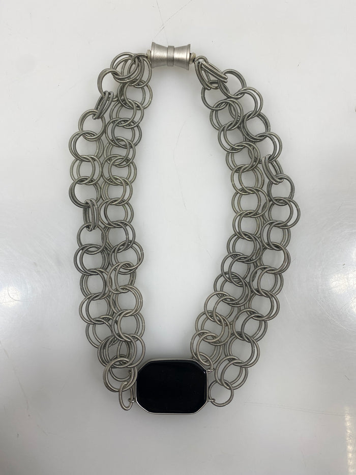Silver Spring Wire Set Clasp Stone Pendant Necklace