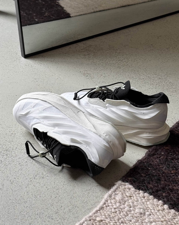 Adidas	Terra Mono Lightstrike onfeet