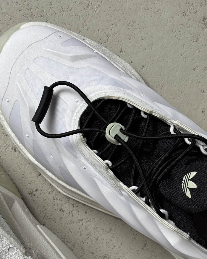 Adidas	Terra Mono Lightstrike onfeet