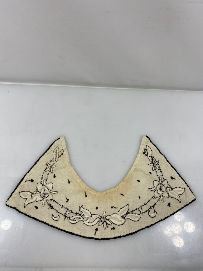 Vintage 1930s White Collar with Black Floral Embroidery