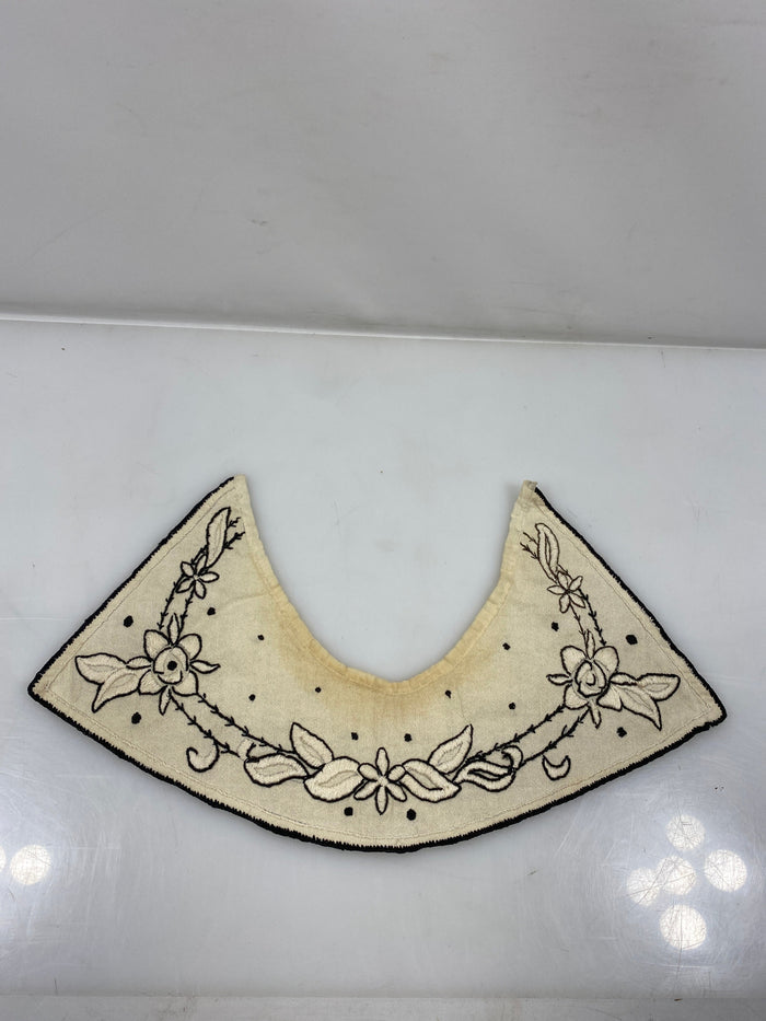 Vintage 1930s White Collar with Black Floral Embroidery