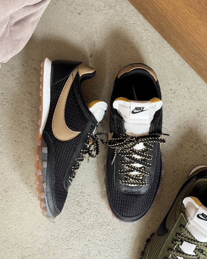 Nike Waffle Racer SE onfeet