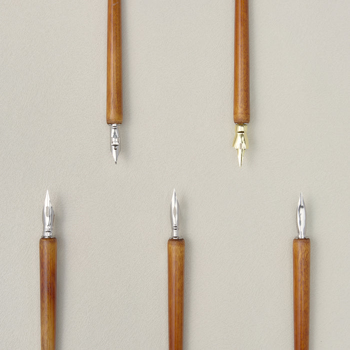 Wearingeul dip nibs set showing nibs alongside wooden holders.