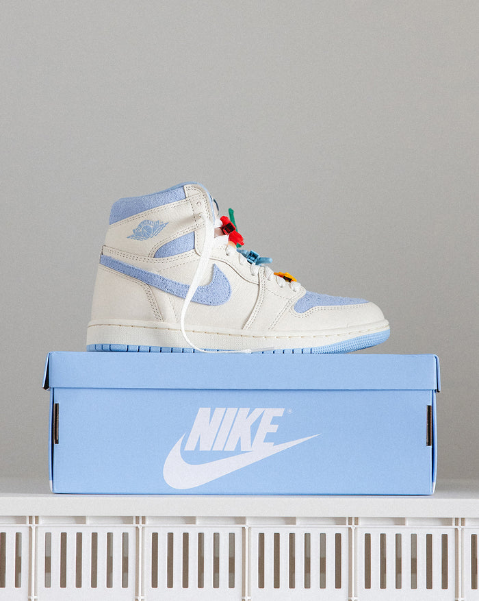 Nike Wmns Air Jordan 1 Retro High OG *Psychic Blue* onfeet