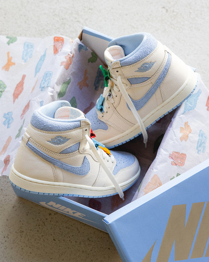 Nike Wmns Air Jordan 1 Retro High OG *Psychic Blue* onfeet