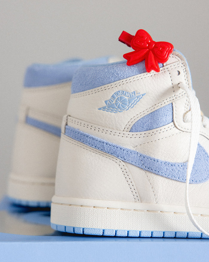 Nike Wmns Air Jordan 1 Retro High OG *Psychic Blue* onfeet